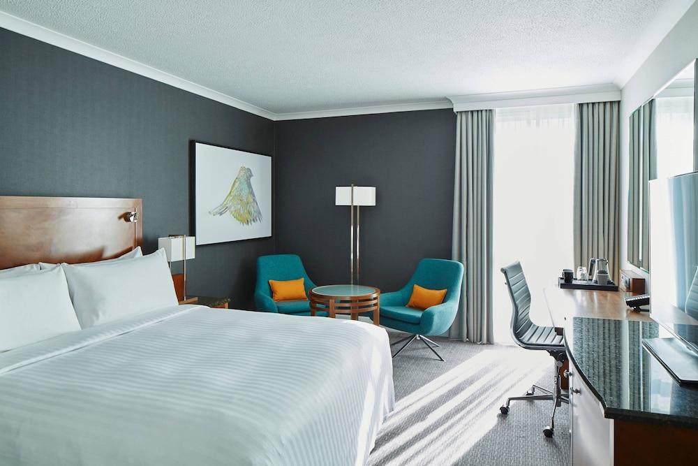 London Heathrow Marriott Hotel Room Type - Deluxe Room, 1 King Bed