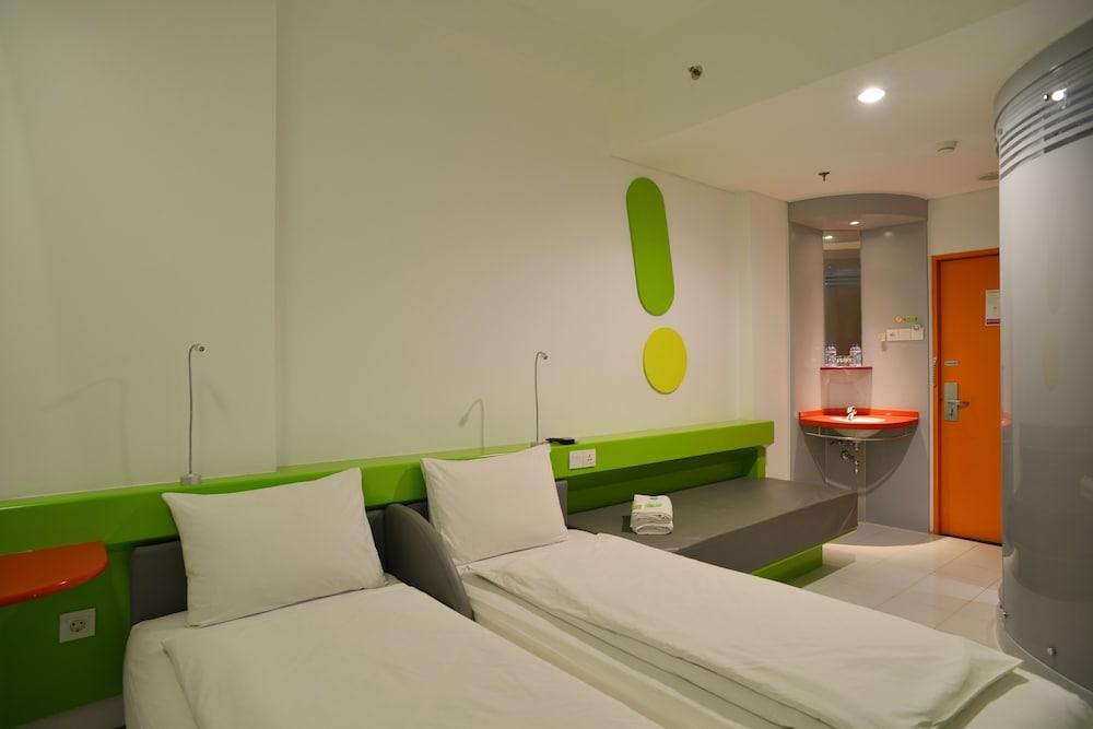 POP! Hotel Tebet Jakarta - Tap to explore photos