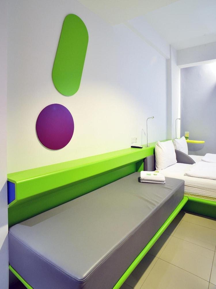 POP! Hotel Kemang Jakarta - Tap to explore photos