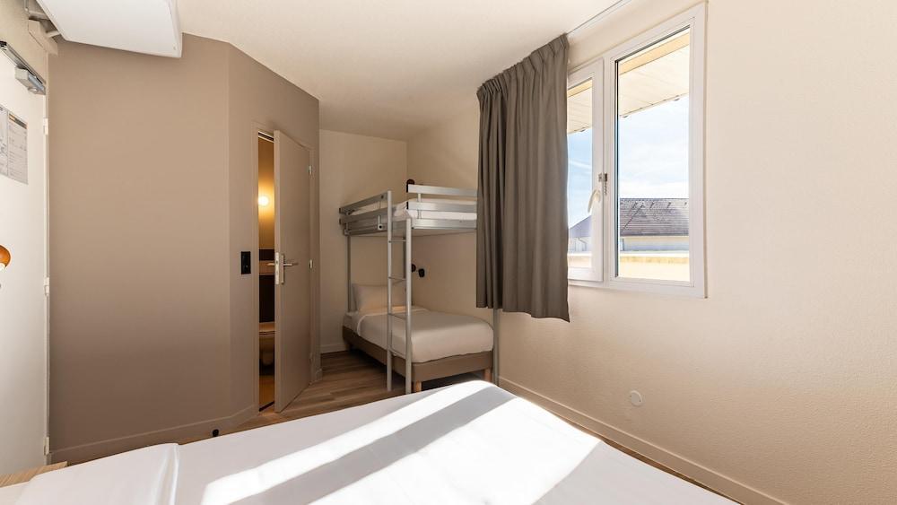 Kyriad ECO - Marne-la-Vallée Bussy-Saint-Georges Room Type - Standard Room, Multiple Beds