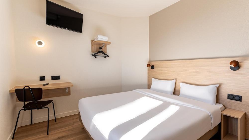 Kyriad ECO - Marne-la-Vallée Bussy-Saint-Georges Room Type - Standard Room, 1 Queen Bed