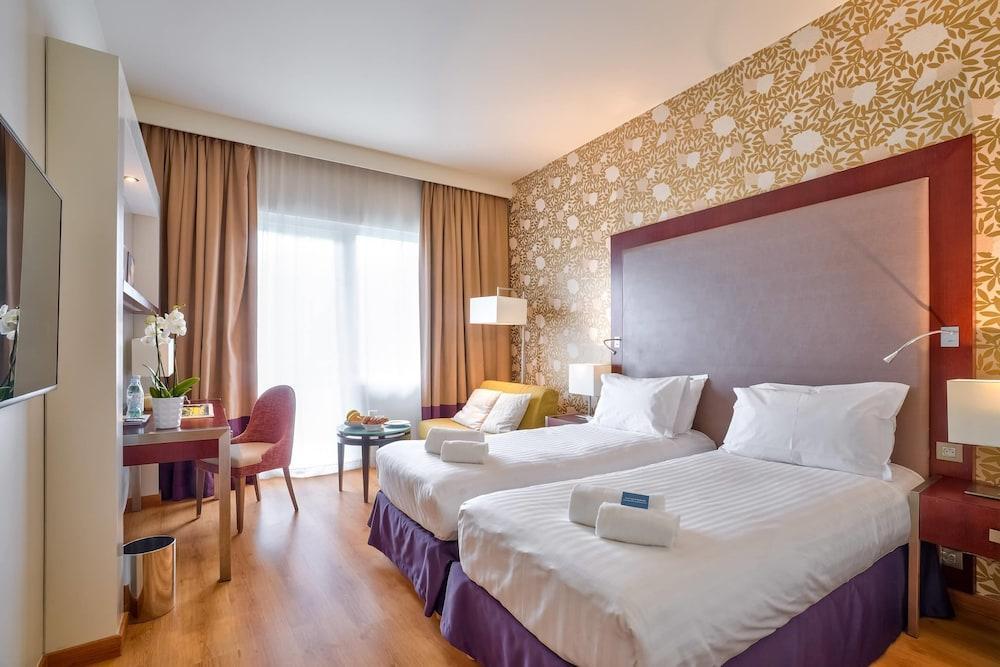 Clarion Paris CDG Airport Room Type - Standard Room, 1 King Bed with Sofa bed, Non Smoking
