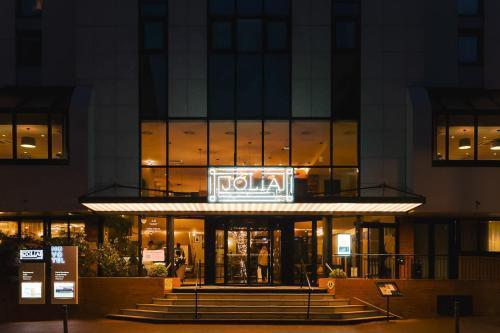 Novotel Paris Suresnes Longchamp - Tap to explore photos