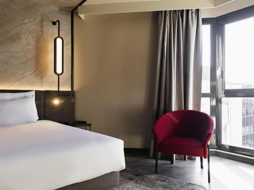 Novotel Paris Suresnes Longchamp - Tap to explore photos