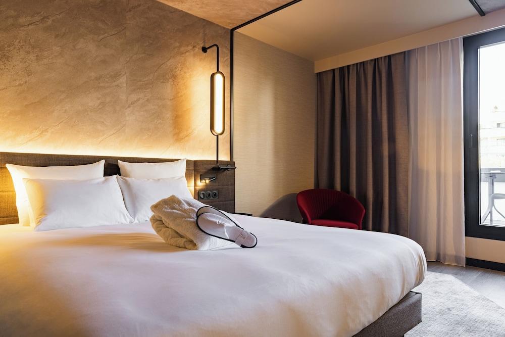 Novotel Paris Suresnes Longchamp - Tap to explore photos