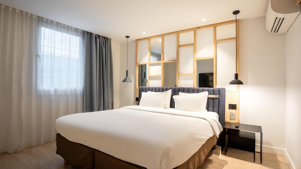 Campanile PRIME - Suresnes - La Défense Room Type - Suite, 1 King Bed with Sofa bed Campanile PRIME - Suresnes - La Défense Room Type - Suite, 1 King Bed with Sofa bed
