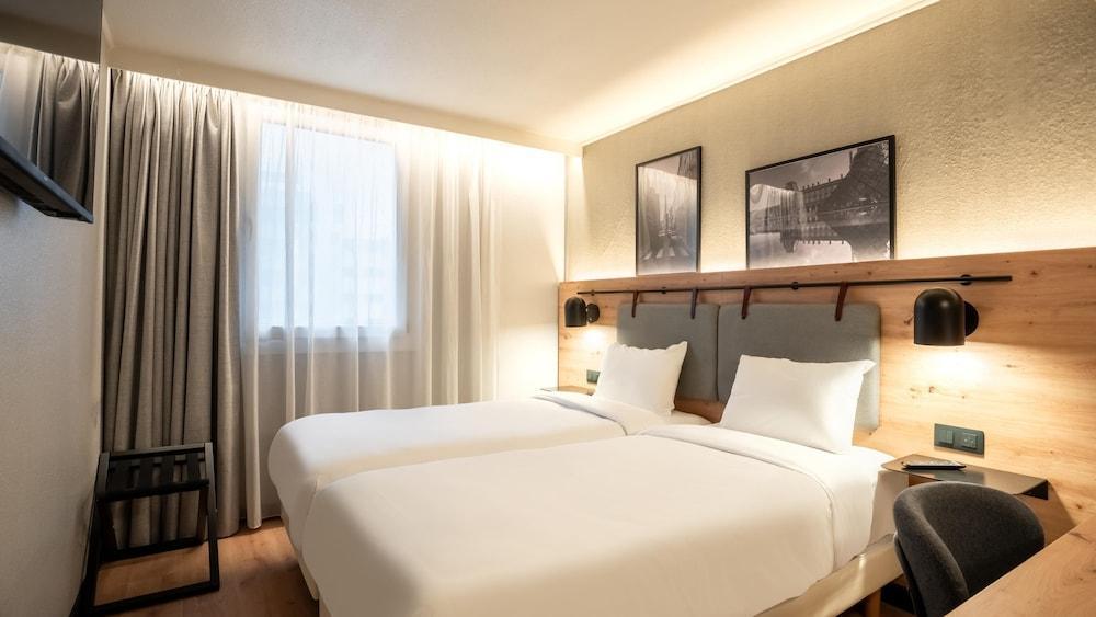 Campanile PRIME - Suresnes - La Défense Room Type - Standard Room, 2 Twin Beds