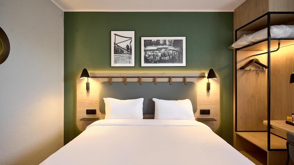 Campanile PRIME - Villejuif Room Type - Standard Room, 1 Queen Bed