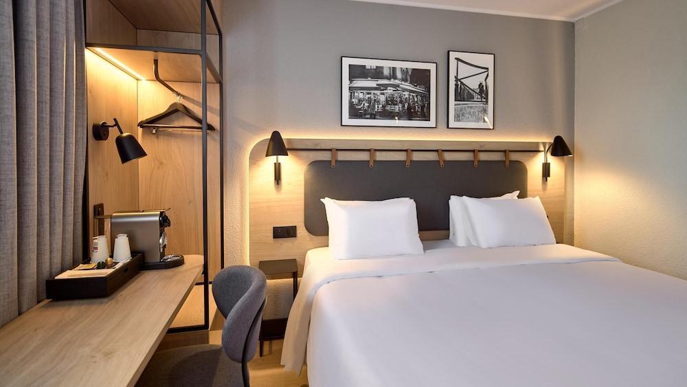 Campanile PRIME - Villejuif Room Type - Superior Room, 1 King Bed