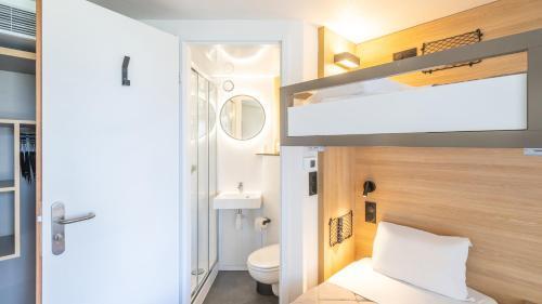 Premiere Classe Villepinte Centre - Parc des Expositions Room Type - Standard Room - 1 Queen Bed 1 Bunk Bed