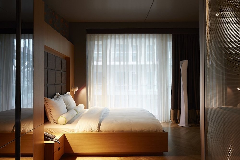 Amadi Park Hotel Room Type - Deluxe Room, 1 Queen Bed