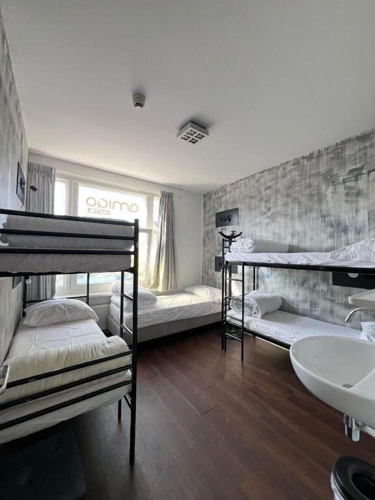 Amigo Hotel - Hostel Room Type - Basic Room