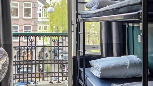 Hostel Cosmos Amsterdam - Tap to explore photos