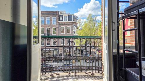 Hostel Cosmos Amsterdam - Tap to explore photos