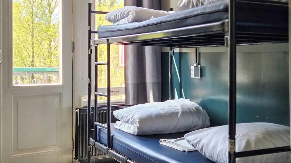 Hostel Cosmos Amsterdam - Tap to explore photos