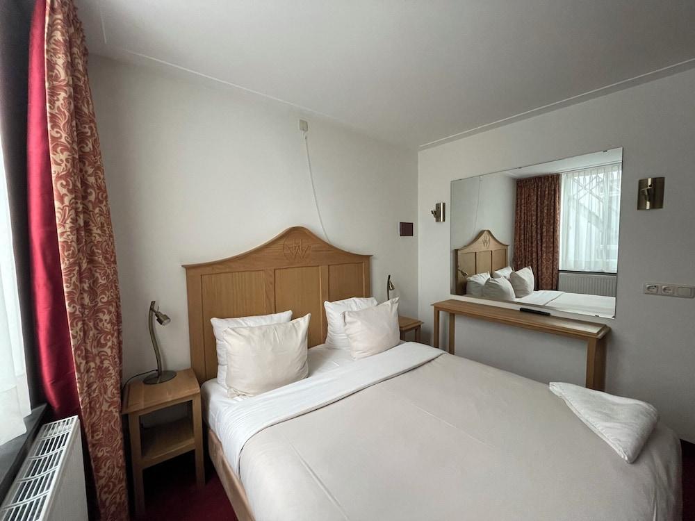 Amsterdam Wiechmann Hotel Room Type - Basic Double Room