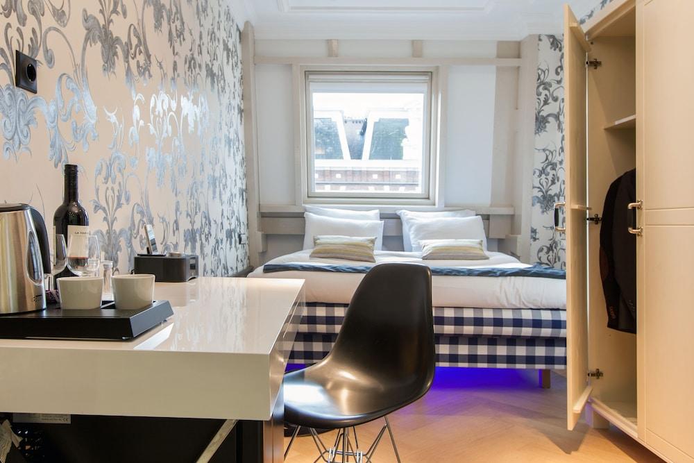 The Amsterdam Canal Hotel Room Type - Deluxe Room, 1 Queen Bed