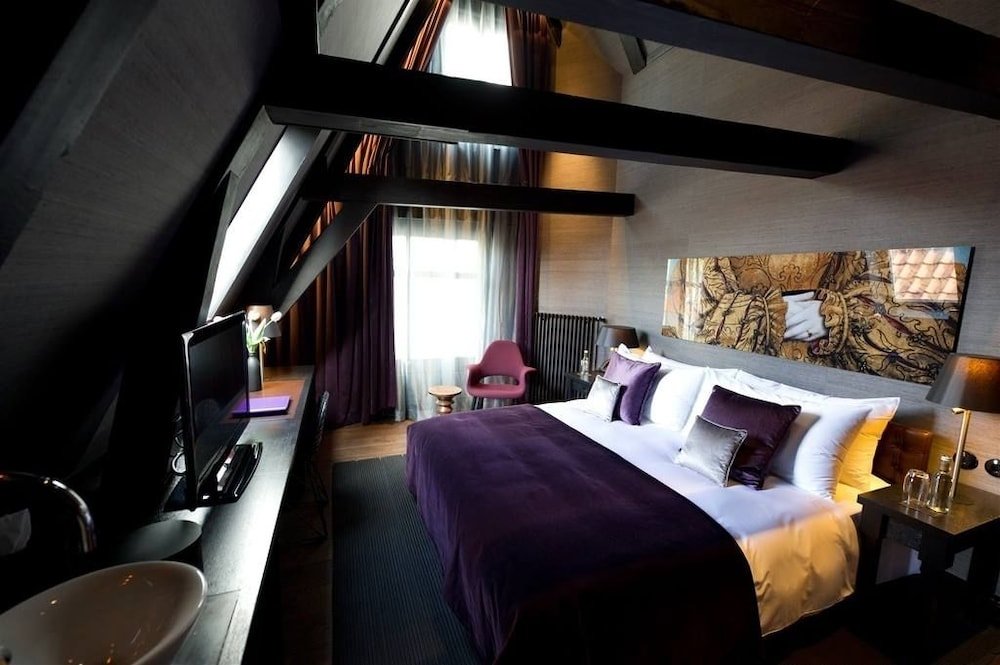 Canal House Room Type - Deluxe Double Room