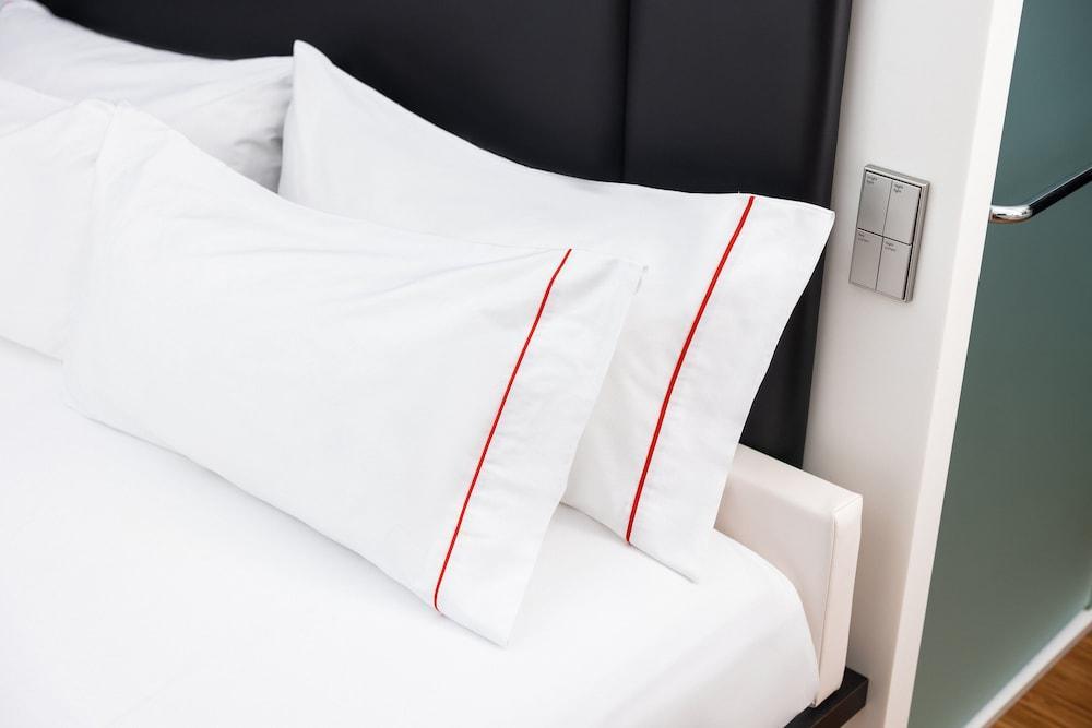 citizenM Amsterdam South - Tap to explore photos