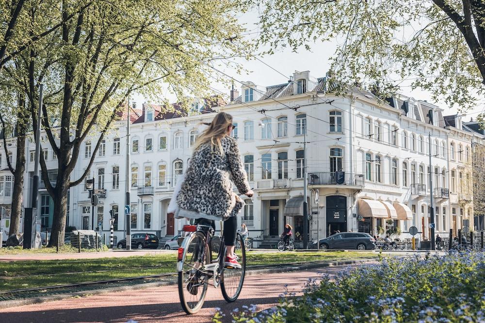 citizenM Amsterdam South - Tap to explore photos