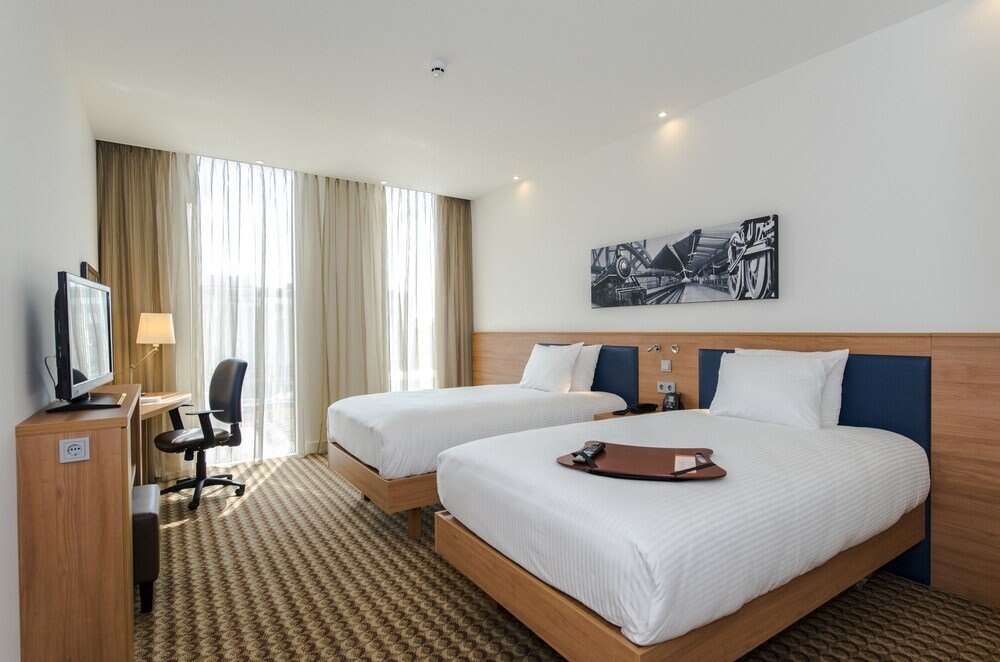 Hampton by Hilton Amsterdam / Arena Boulevard Room Type - Standard Room, 2 Twin Beds