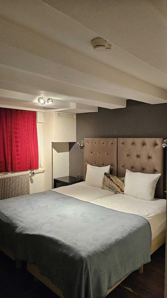 Quentin Leidse Square Hotel Room Type - Lower Ground Floor Double Room
