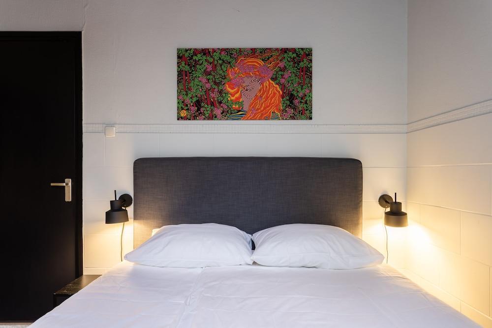 Weber Hotel Room Type - Double Room, 1 Double Bed, Private Bathroom