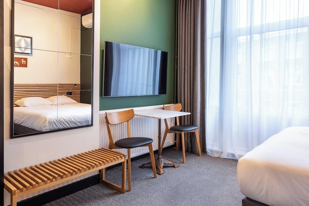 Weber Hotel Room Type - Basic Triple Room, Multiple Beds, Private Bathroom