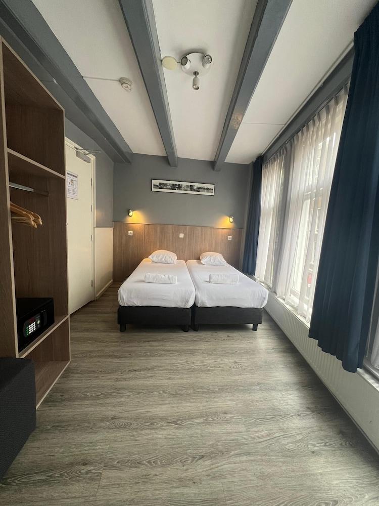 Hotel Old Quarter Room Type - Double or Twin Room, Private Bathroom