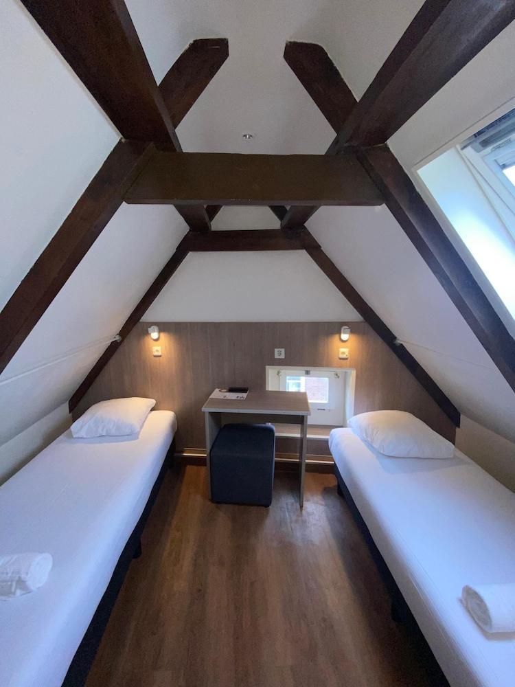 Hotel Old Quarter Room Type - Twin Room, Shared Bathroom