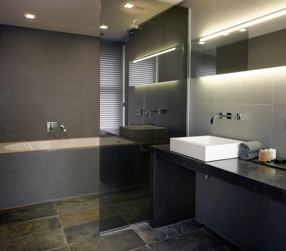 COMMUNE suites - Tap to explore photos