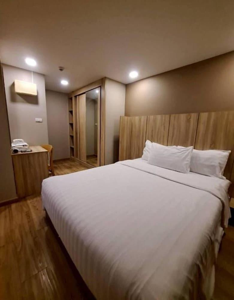 Baan Tanwa - MRT Ratchadapisek Room Type - Family Suite with Balcony Baan Tanwa - MRT Ratchadapisek Room Type - Family Suite with Balcony