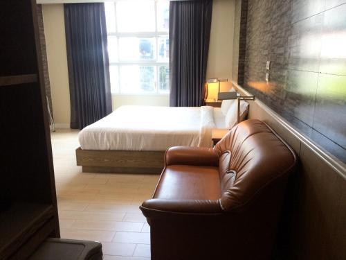 Bourbon St Boutique Hotel - Tap to explore photos