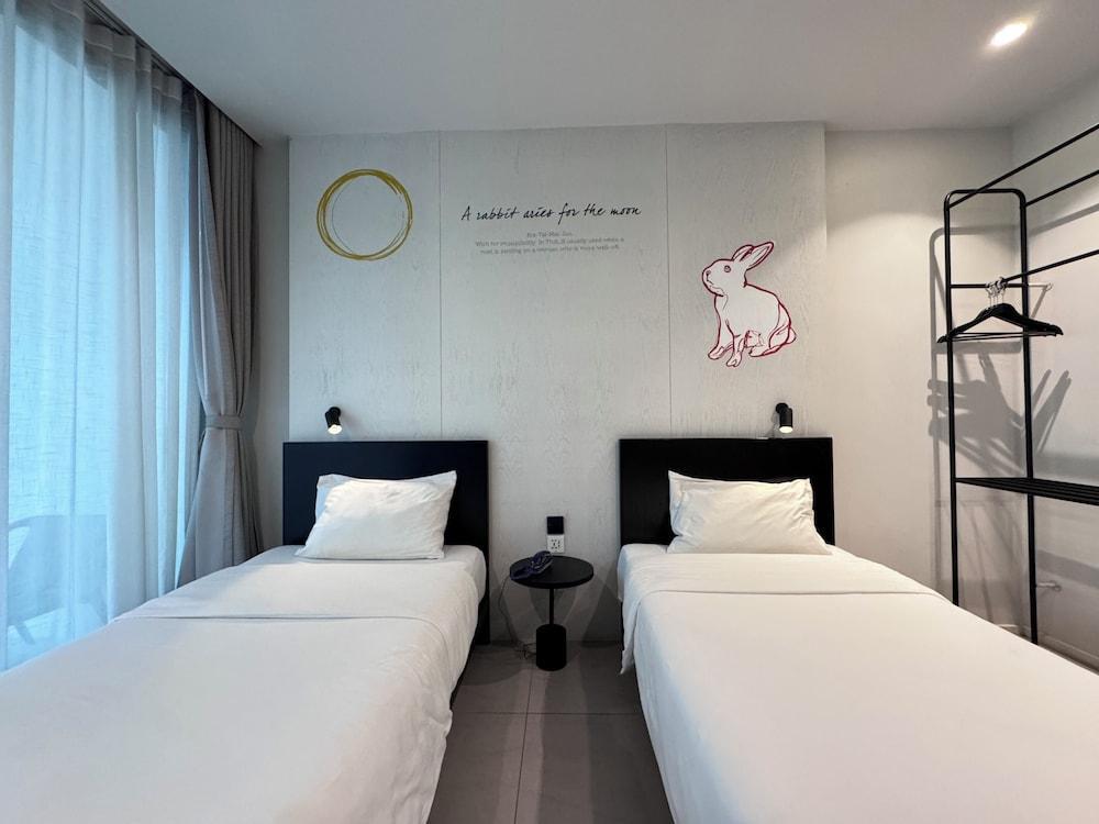 CHERN Bangkok Room Type - Standard Twin Room, Balcony