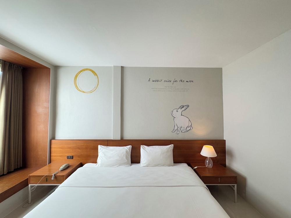 CHERN Bangkok Room Type - Deluxe Double Room