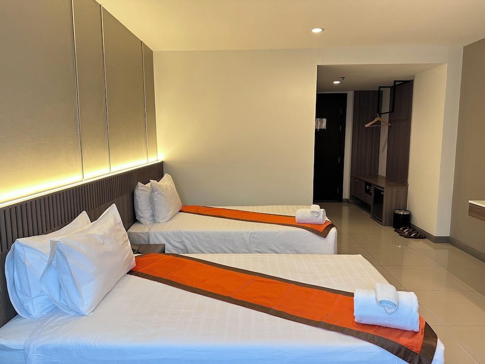 Crystal Suites Suvarnabhumi Airport - Tap to explore photos