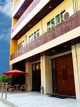 iCheck inn Gems Center Silom - Tap to explore photos
