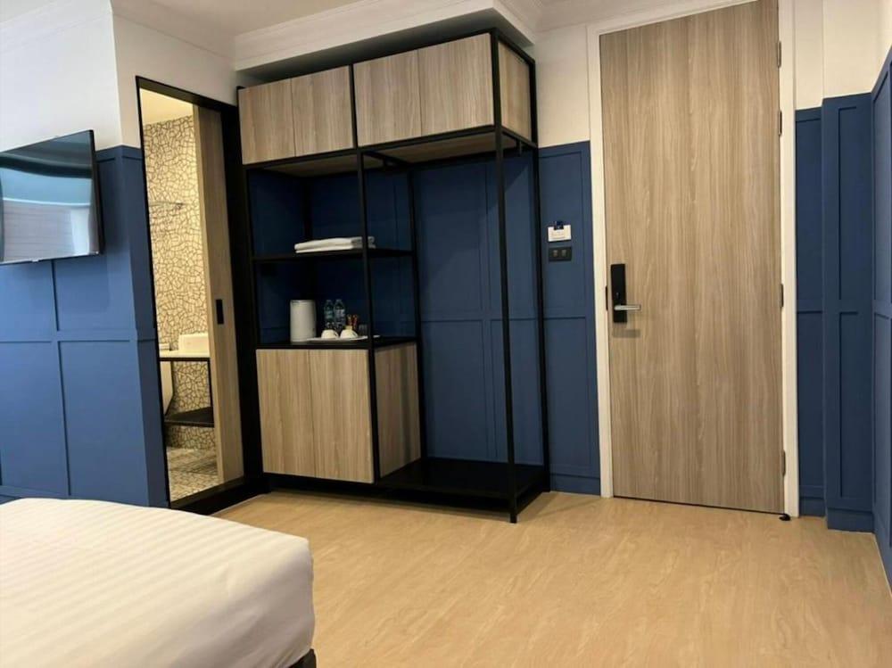 Penpark Place Room Type - Superior Triple Room