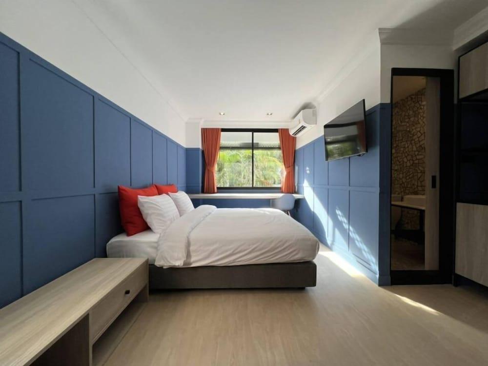 Penpark Place Room Type - Deluxe Double Room
