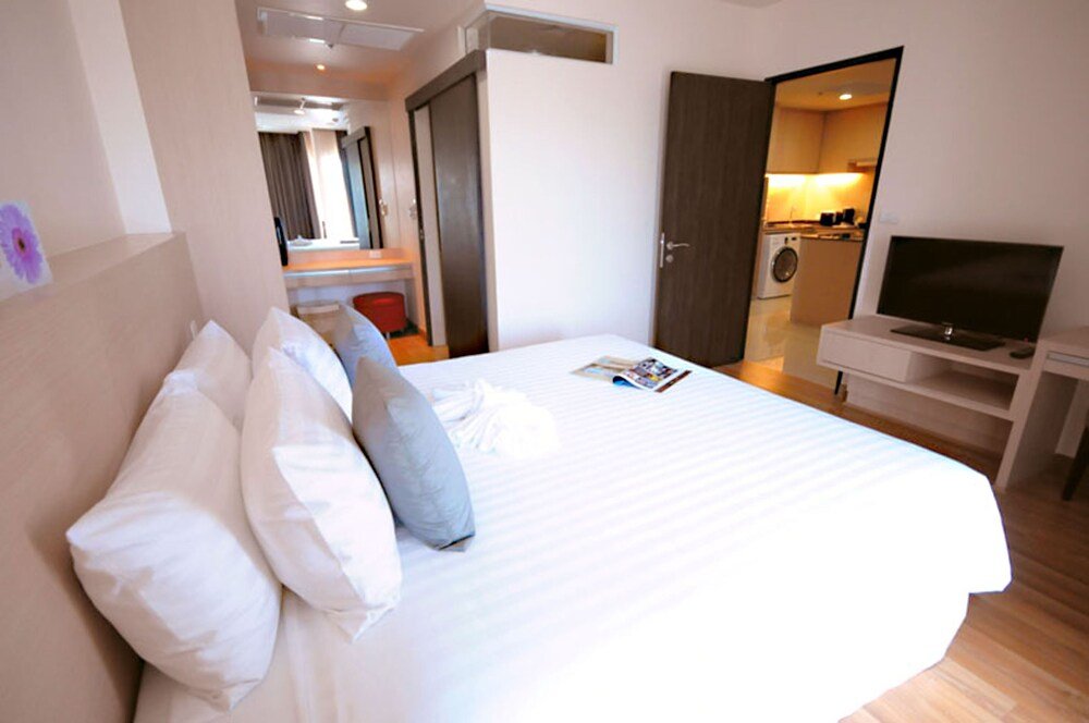 Park Village Rama II Room Type - Junior King Suite
