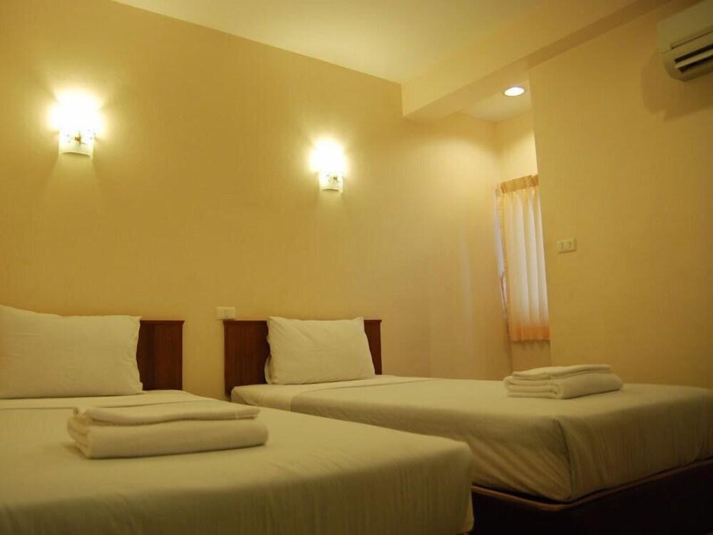 Rambuttri House Room Type - Standard Twin