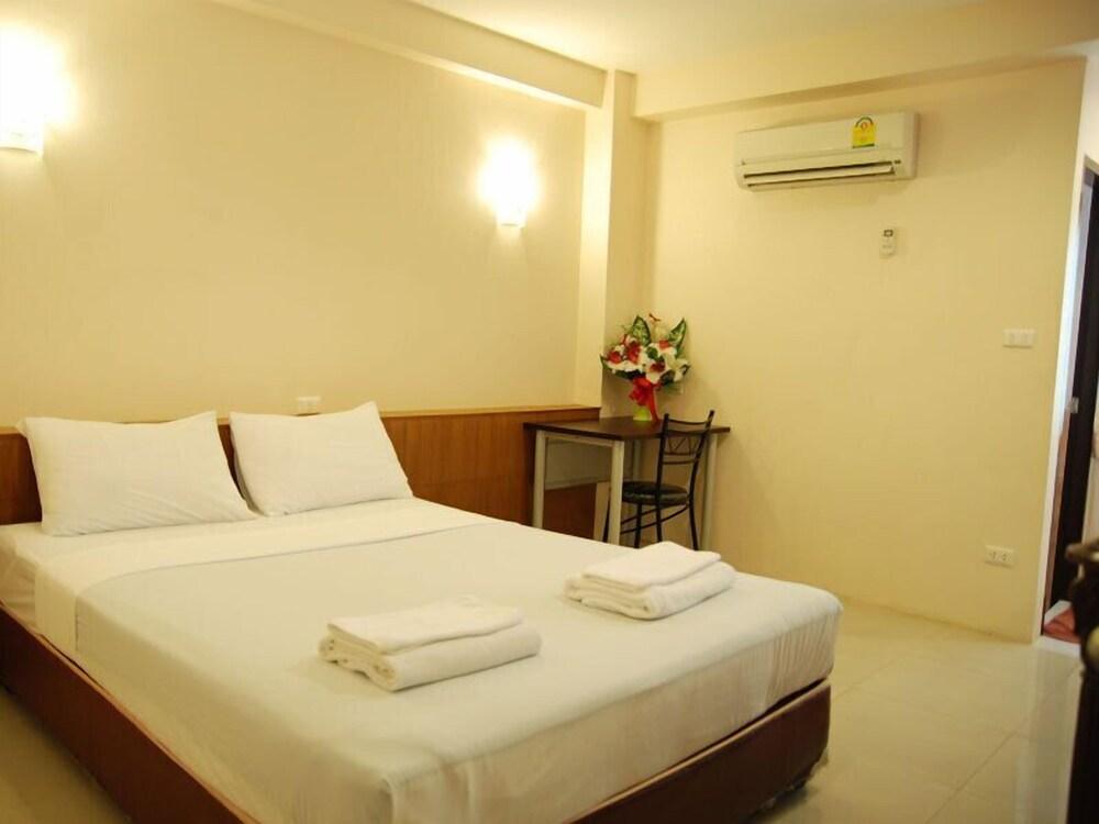 Rambuttri House Room Type - Deluxe Double