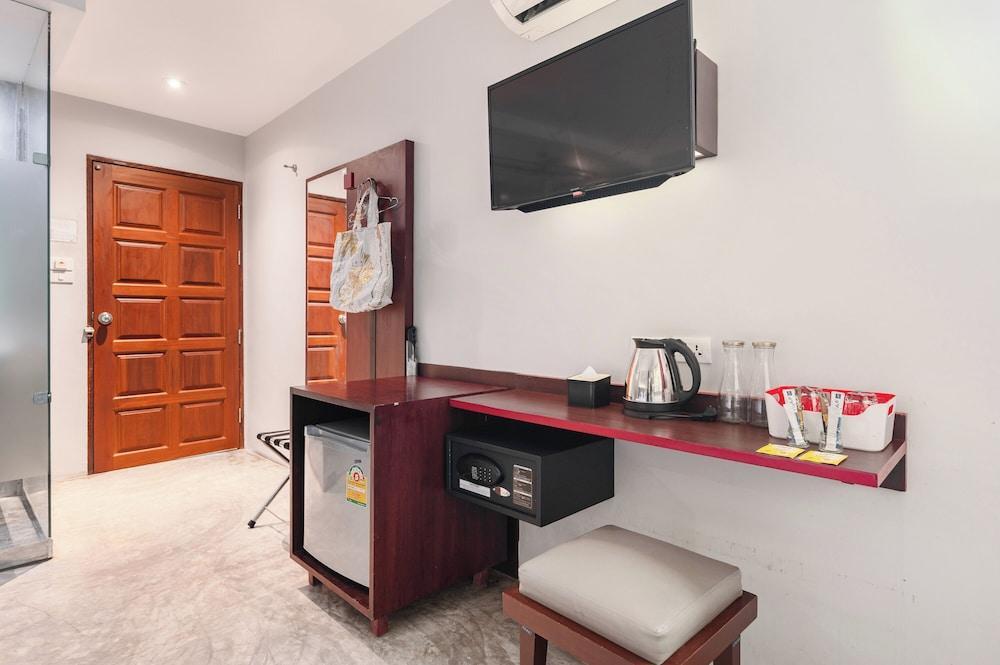 Ruamchitt Plaza Hotel Room Type - Standard Double Room, No Windows