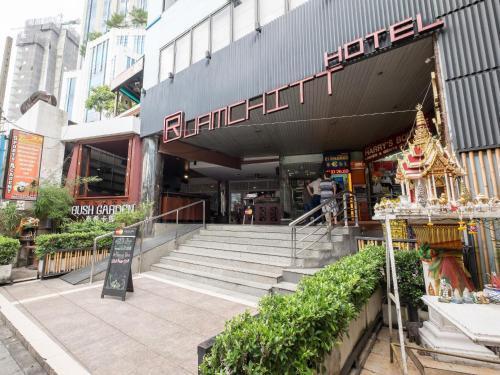 Ruamchitt Plaza Hotel - Tap to explore photos