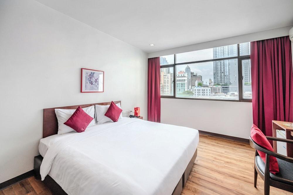 Ruamchitt Plaza Hotel Room Type - Deluxe Double Room