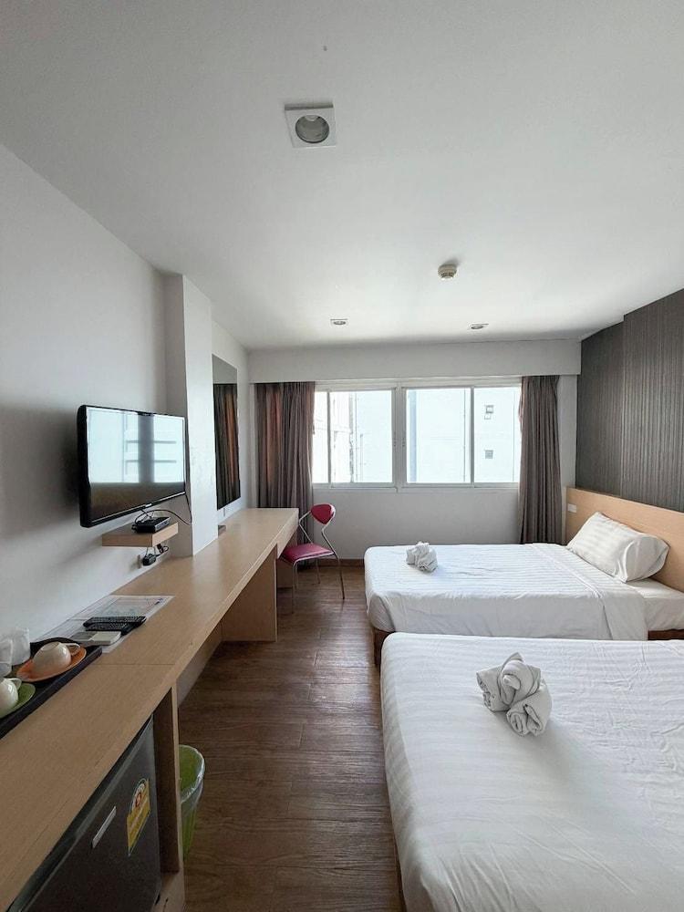 S3 Residence Park Room Type - Superior Twin Room, City View