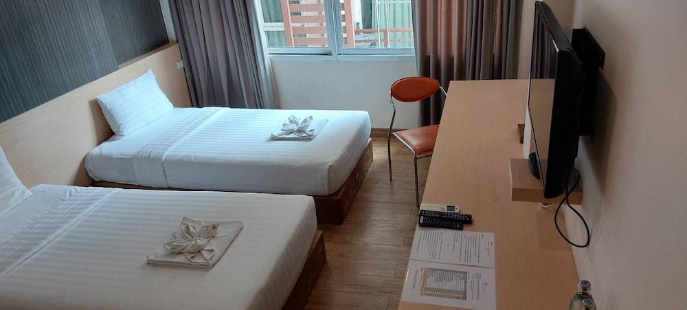 S3 Residence Park Room Type - Superior Twin Room, City View