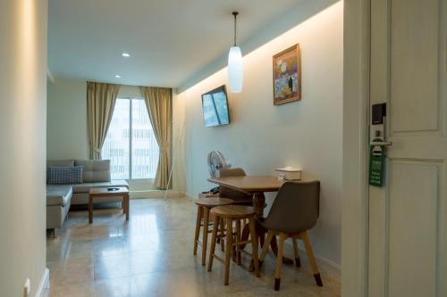 Sabai Sathorn Serviced Apartment - Tap to explore photos