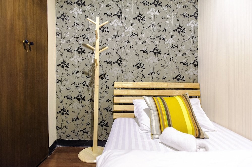 I-Sleep Silom Hostel - Tap to explore photos