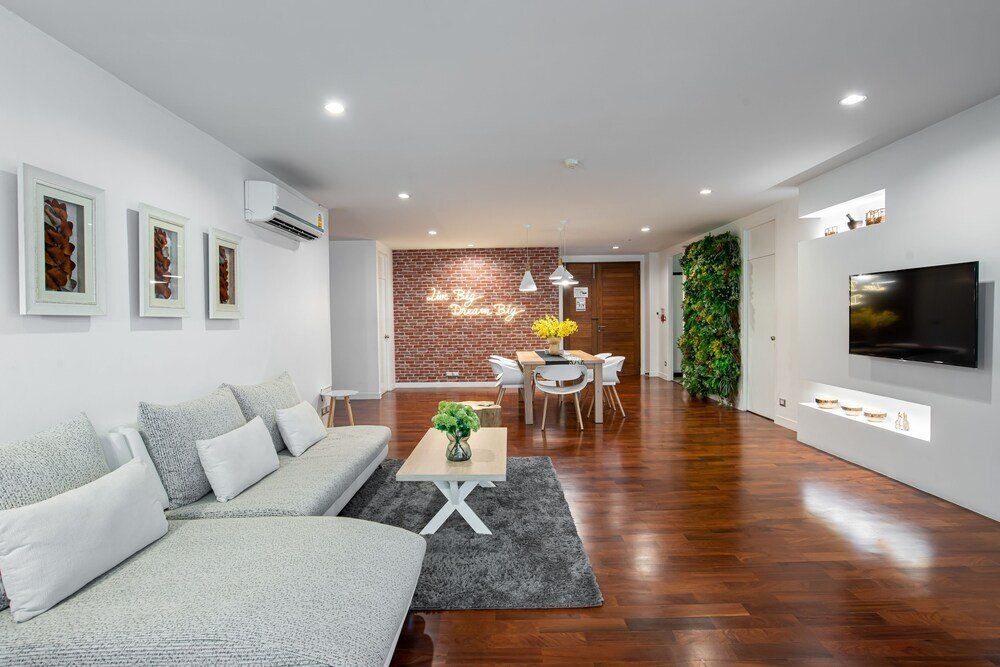 Benviar Tonson Residence Room Type - Suite, 4 Bedroom, Kitchen, City View